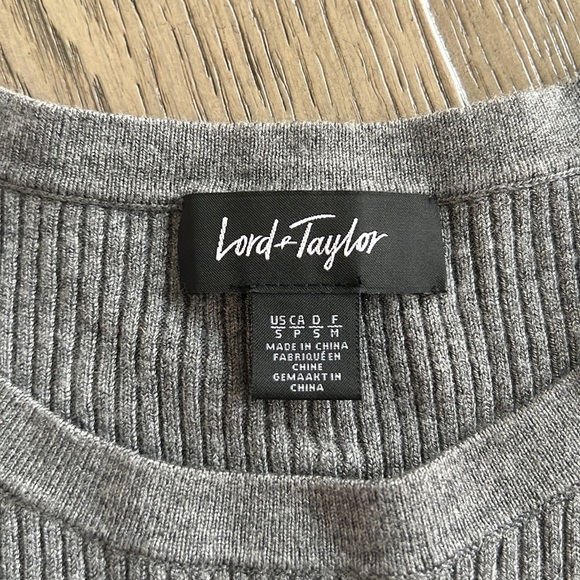Lord + Taylor grey sweater top very flattering size small - Picture 2 of 2